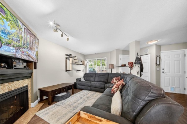 512 13900 Hyland Road, Surrey, BC V3W2C3 Photo 4