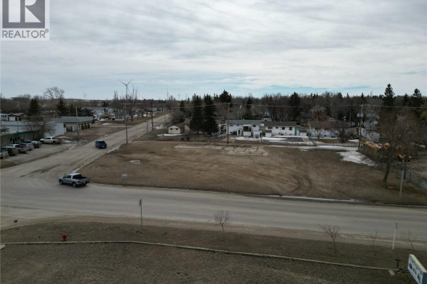 512 1st Avenue E, Assiniboia, SK, photo 2