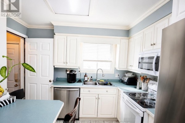 Kitchen - 512 First Avenue, Welland, ON L3C6A7 Photo 4