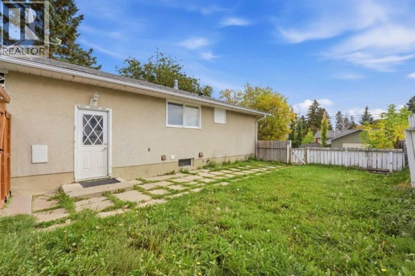 4pc Bathroom - 512 Foritana Road Se, Calgary, AB T2A2B6 Photo 4