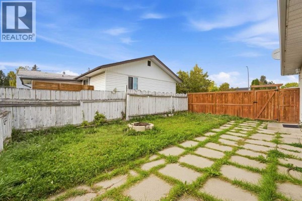 Kitchen - 512 Foritana Road Se, Calgary, AB T2A2B6 Photo 5