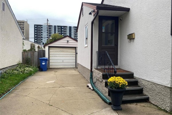Eat in kitchen - 512 Kirkfield Street, Winnipeg, MB R3K1E7 Photo 2