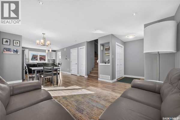Foyer - 5121 Campling Avenue, Regina, SK S4W0L6 Photo 4