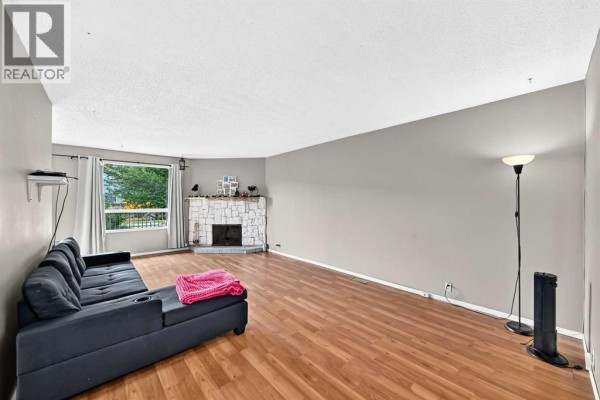 Living room - 5126 Bowness Road Nw, Calgary, AB T3B0C2 Photo 2