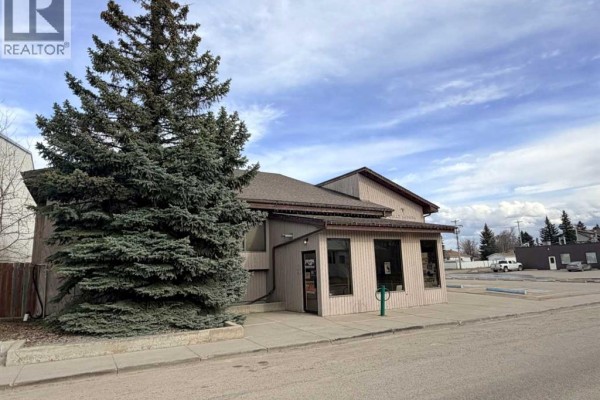 5127 49 Street, Rocky Mountain House, AB, photo 2