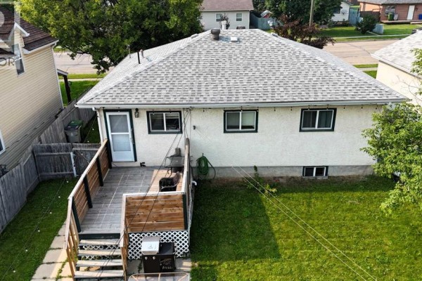 Living room - 5127 6 Avenue, Edson, AB T7E1V6 Photo 4