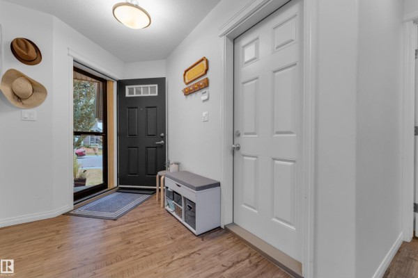 Primary Bedroom - 5128 20 Av Sw, Edmonton, AB T6X1V6 Photo 4