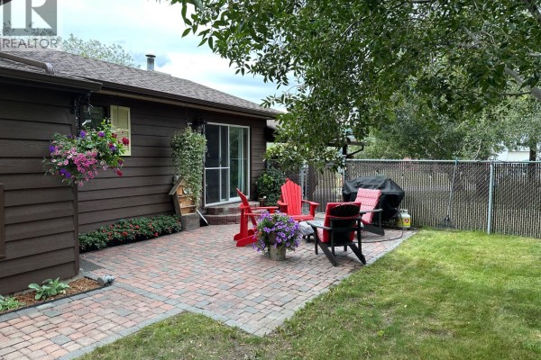 5128 44 Place Ne, Chetwynd, BC, photo 2
