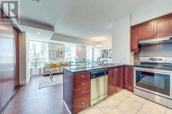 Kitchen - 512e - 500 Queens Quay W, Toronto, ON M5V3K8 Photo 3