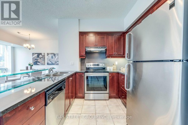 Primary Bedroom - 512e - 500 Queens Quay W, Toronto, ON M5V3K8 Photo 4