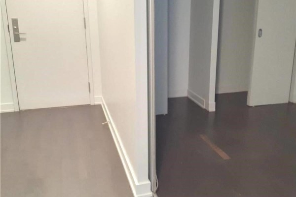 Kitchen - 513 - 21 Nelson Street, Toronto, ON M5V1T8 Photo 3