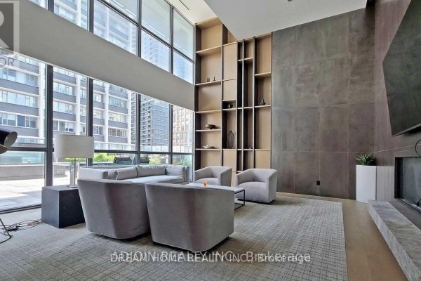 Kitchen - 513 - 7 Grenville Street, Toronto, ON M4Y1A1 Photo 3