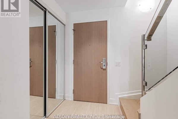 Primary Bedroom - 513 - 7 Grenville Street, Toronto, ON M4Y1A1 Photo 4