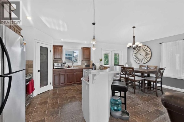Kitchen - 513 Centennial Avenue, Nobleford, AB T0L1S0 Photo 5