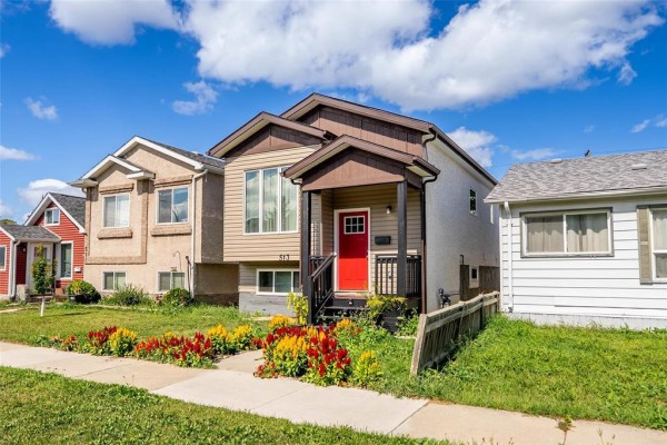 Another angle of the house showing the entrance and neighboring properties - 513 Jamison Avenue, Winnipeg