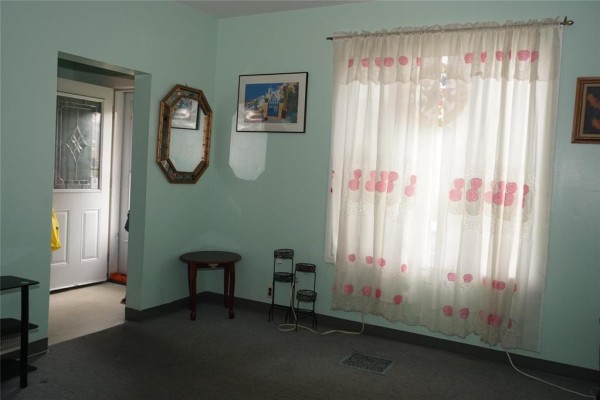 Primary Bedroom - 513 Simcoe Street, Winnipeg, MB R3G1W4 Photo 3