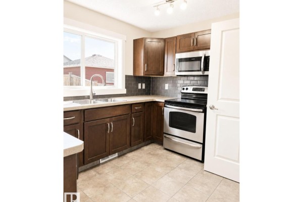 Family room - 5135 1a Av Sw, Edmonton, AB T6X0X3 Photo 4