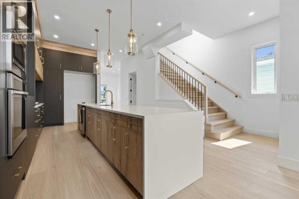 4pc Bathroom - 514 37 Street Sw, Calgary, AB T3C1R6 Photo 5