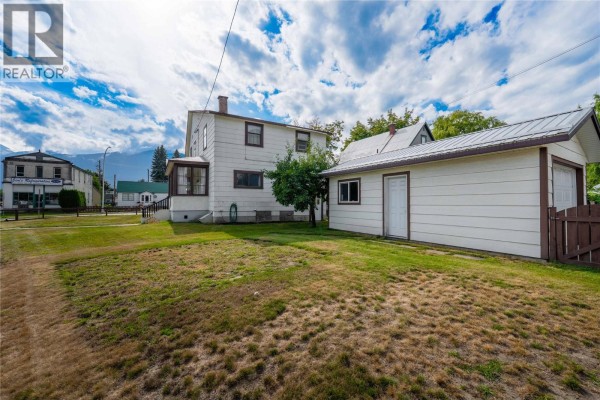 Primary Bedroom - 514 Fourth Street E, Revelstoke, BC V0E2S0 Photo 4