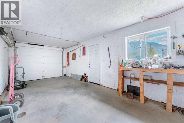 Full bathroom - 514 Fourth Street E, Revelstoke, BC V0E2S0 Photo 5