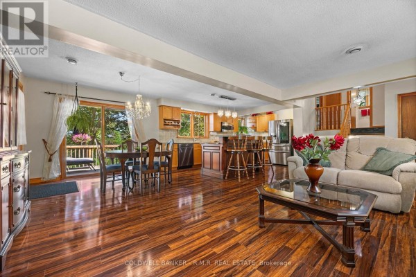 Kitchen - 514 Old Stouffville Road, Uxbridge, ON L9P0P7 Photo 4