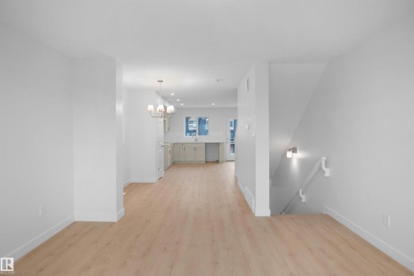 Small room with mirrored closet doors and access to hallway - 5143 River's Edge Wy Nw, Edmonton