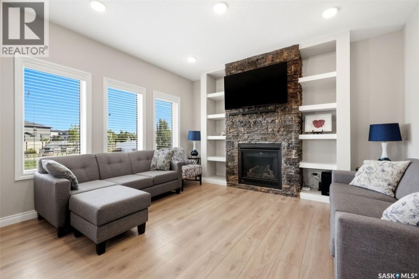 Living room - 5148 E Green Crescent, Regina, SK S4V3S9 Photo 4