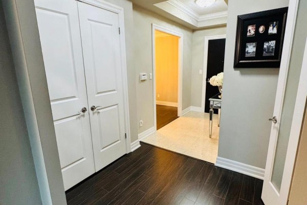515 - 2855 Bloor Street W, Toronto, ON M8X3A1 Photo 4