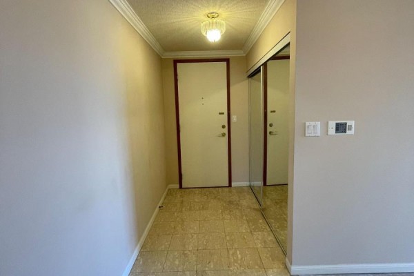 Kitchen - 515 - 610 Bullock Drive, Markham, ON L3R0G1 Photo 3