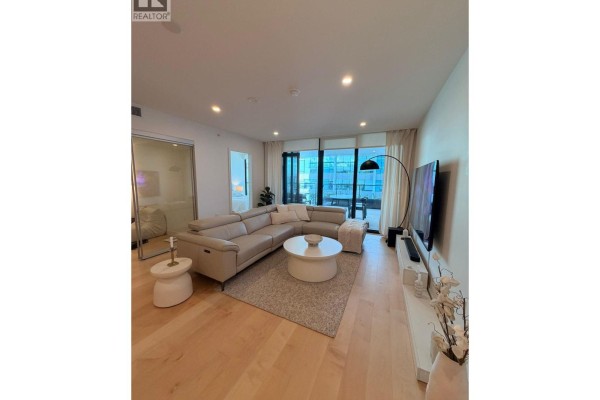 515 135 E 13th Street, North Vancouver, BC V7L0J8 Photo 3