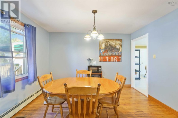 Living room - 515 Highway 360, Somerset, NS B0P1E0 Photo 4