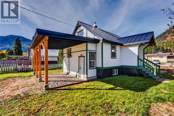 515 Sayward Avenue, Salmo