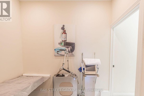 515 Wilson Avenue, Toronto, ON M3H1V1 Photo 4