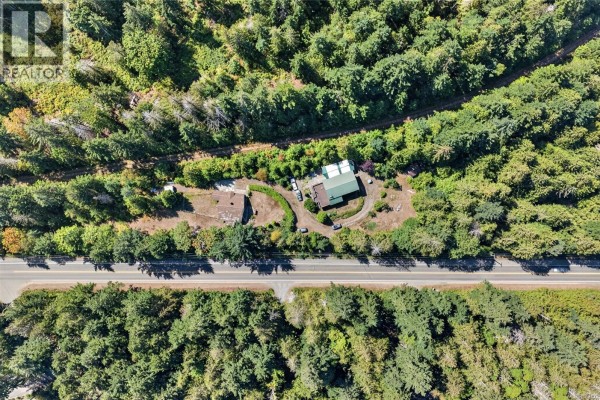 Primary Bedroom - 5154 Island Hwy W, Qualicum Beach, BC V9K1Z1 Photo 5