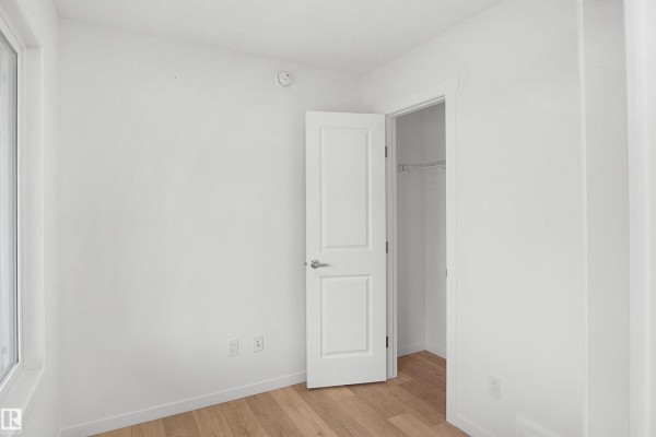 Primary Bedroom - 5158 River's Edge Wy Nw, Edmonton, AB T6M3B5 Photo 5
