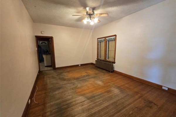 Kitchen - 516 Church Avenue, Winnipeg, MB R2W1C6 Photo 2