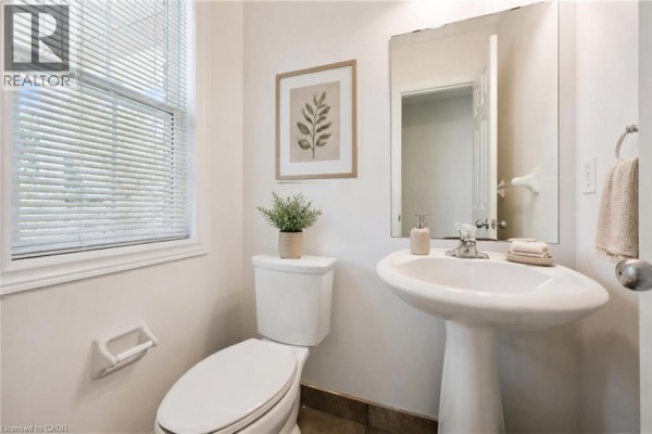 2pc Bathroom - 516 Dansbury Drive, Waterloo, ON N2K4K8 Photo 5
