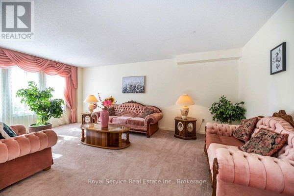 Family room - 516 Palmtree Crescent, Oshawa, ON L1K2H2 Photo 5