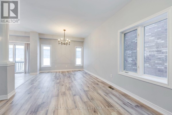 Living room - 5160 Bird Boulevard, Burlington, ON L7L7J4 Photo 3