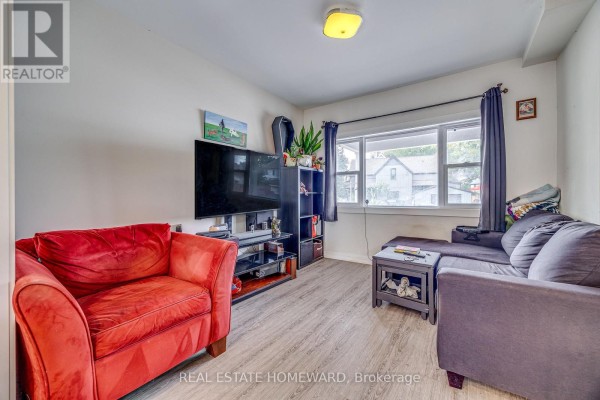 Living room - 5164 St Lawrence Avenue, Niagara Falls, ON L2E3Z2 Photo 5