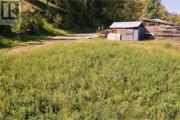 5165 Salmon River Road, Armstrong, BC, photo 3