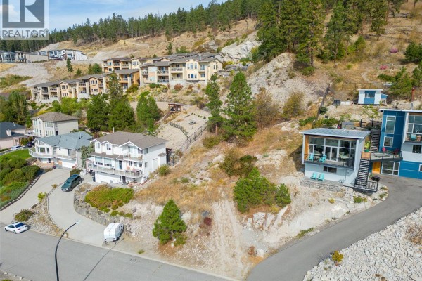 5166 Macneill Court, Peachland, BC V0H1X2 Photo 4