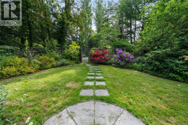 5168 Santa Clara Ave, Saanich, BC, photo 3