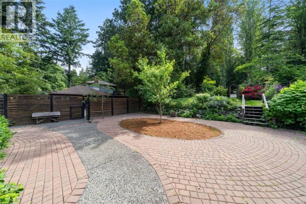 Mud room - 5168 Santa Clara Ave, Saanich, BC V8Y1W4 Photo 4