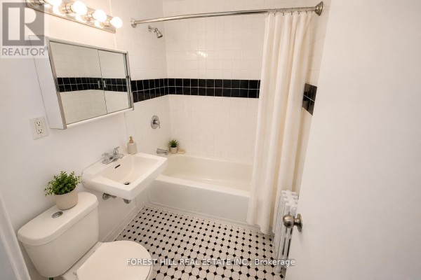 517 - 102 Goodwood Park Court, Toronto, ON M4C5S9 Photo 5