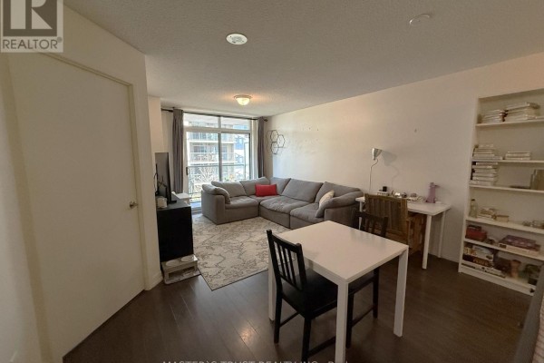 Living room - 517 - 812 Lansdowne Avenue, Toronto, ON M6H4K6 Photo 4