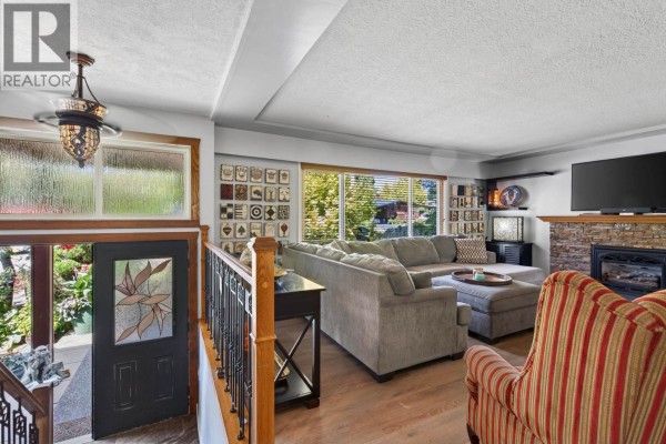 517 Ailsa Avenue, Port Moody, BC V3H1A5 Photo 5