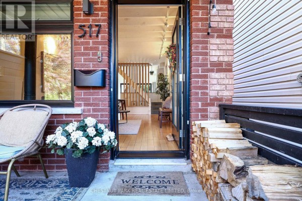 Primary Bedroom - 517 Crawford Street, Toronto, ON M6G3J9 Photo 4