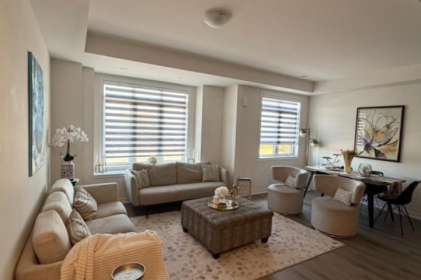 517 Dundas Street E, Oakville