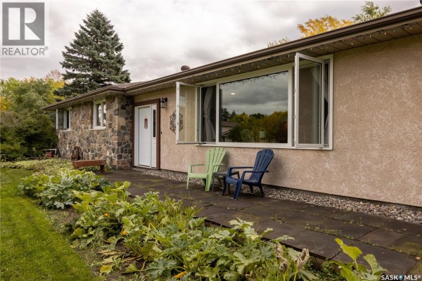 Living room - 517 East Drive, Esterhazy, SK S0A0X0 Photo 4
